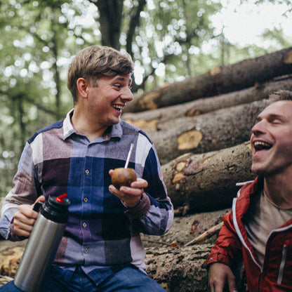 caámate tee trinken im Wald