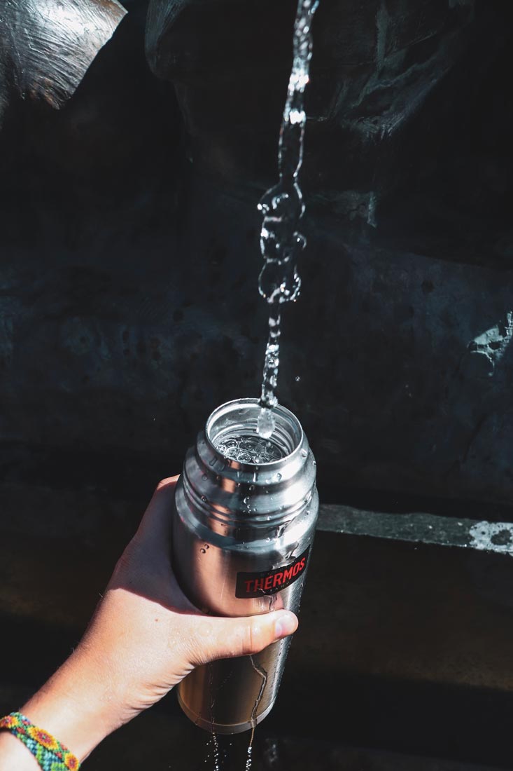 Thermos Light Compact Wasser einfüllen